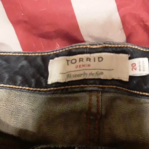 Super cute denim shorts - Picture 3 of 4